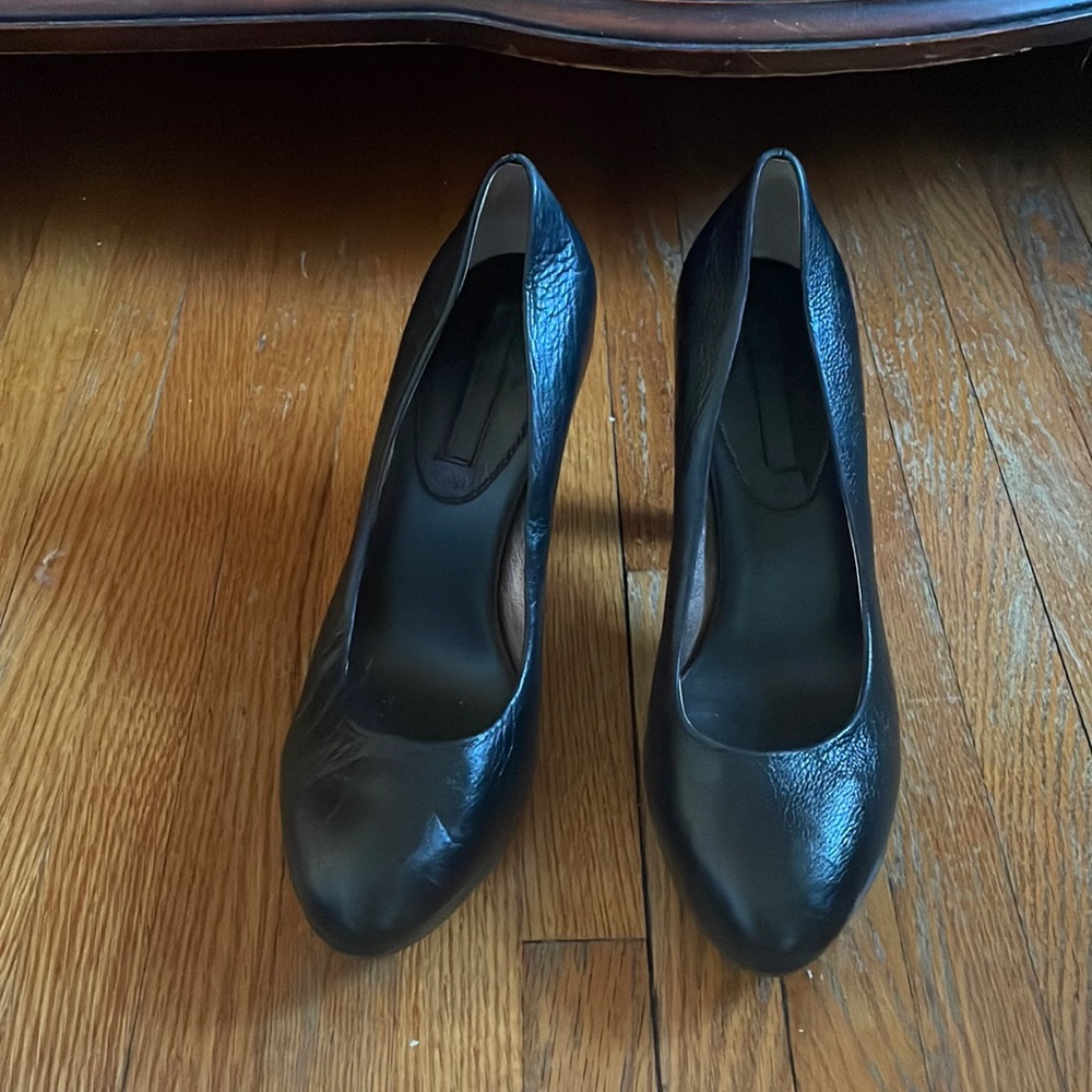 Banana Republic black pumps